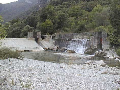 strutture della vecchia centrale idroelettrica di Felitto